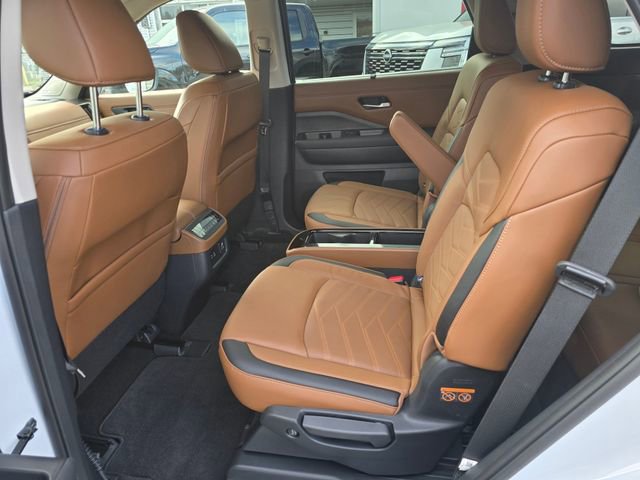 Used 2025 Nissan Pathfinder Platinum image 15