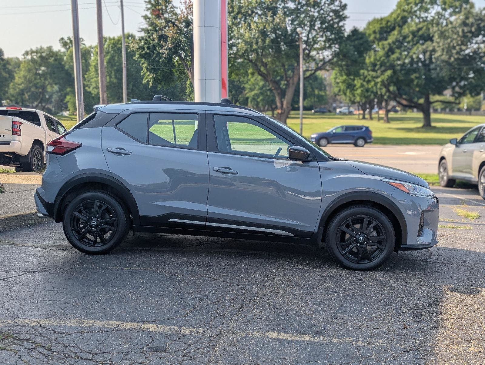 Used 2023 Nissan Kicks SR w/ Exterior Package FWD image 10