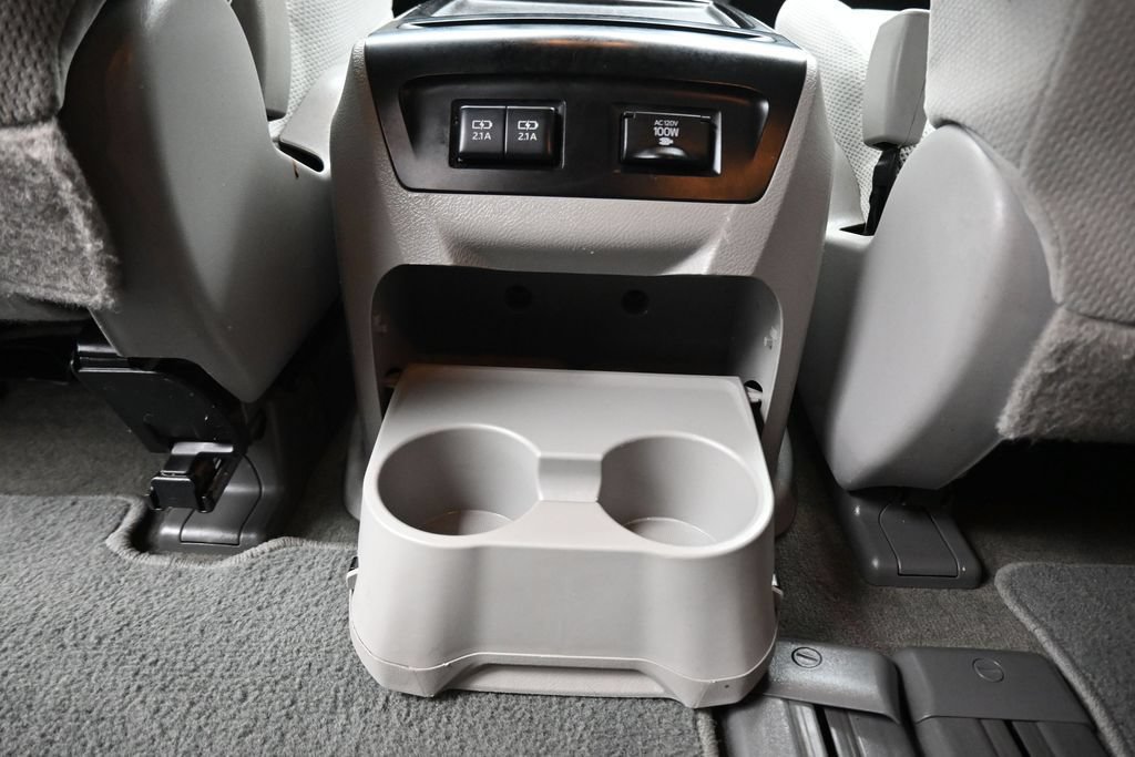Used 2018 Toyota Sienna LE w/ Carpet Mat Package FWD image 31