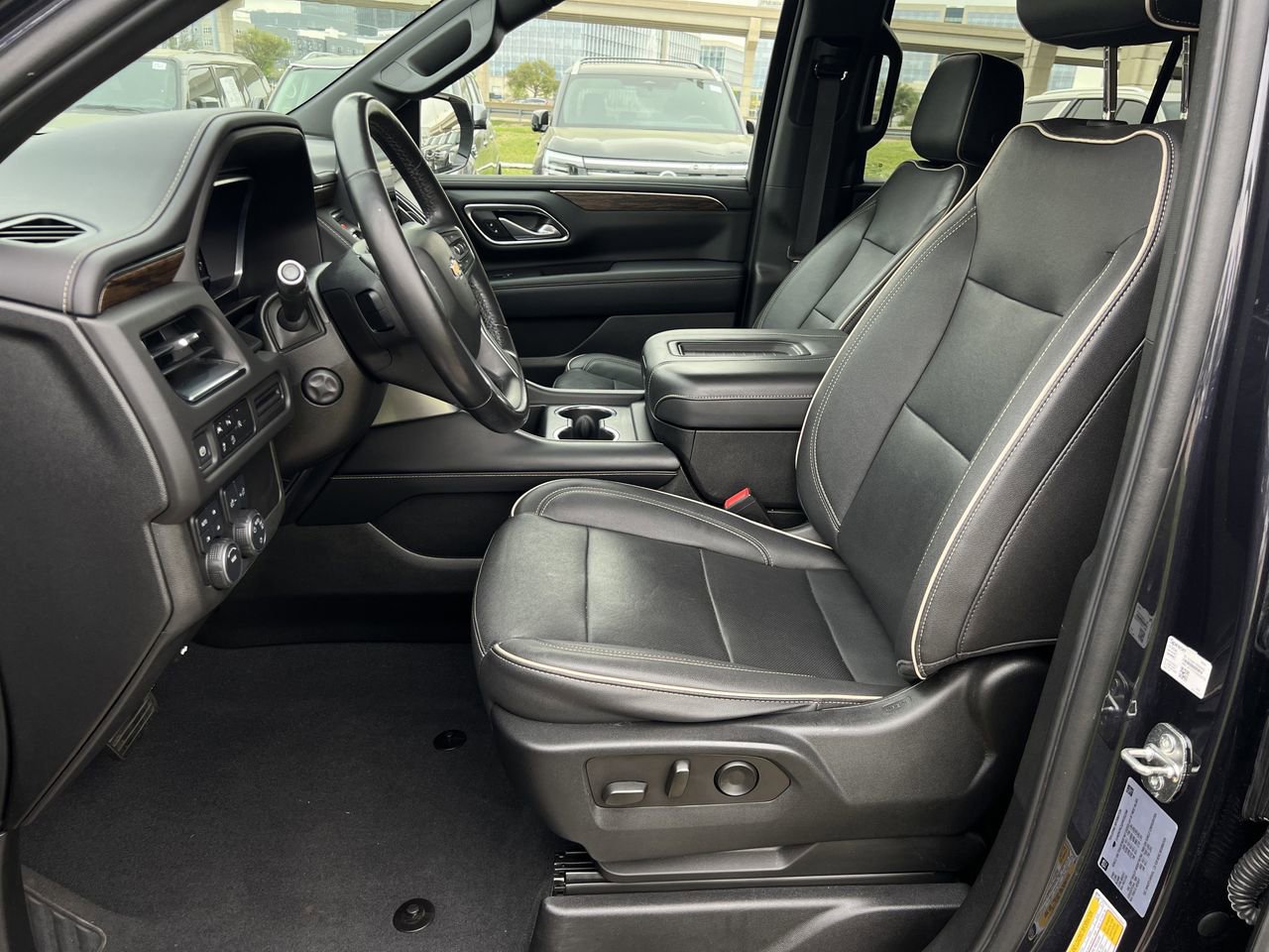 Used 2023 Chevrolet Suburban Premier image 21