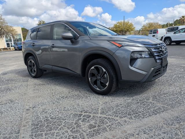 Used 2024 Nissan Rogue SV image 2