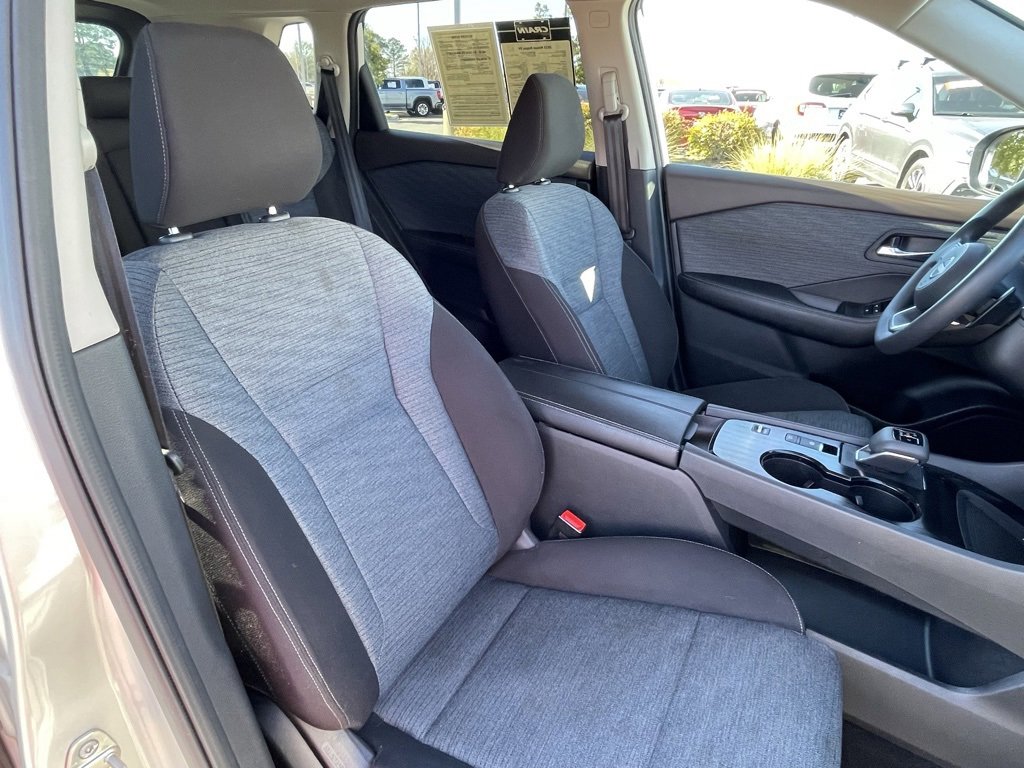 Used 2023 Nissan Rogue SV image 30