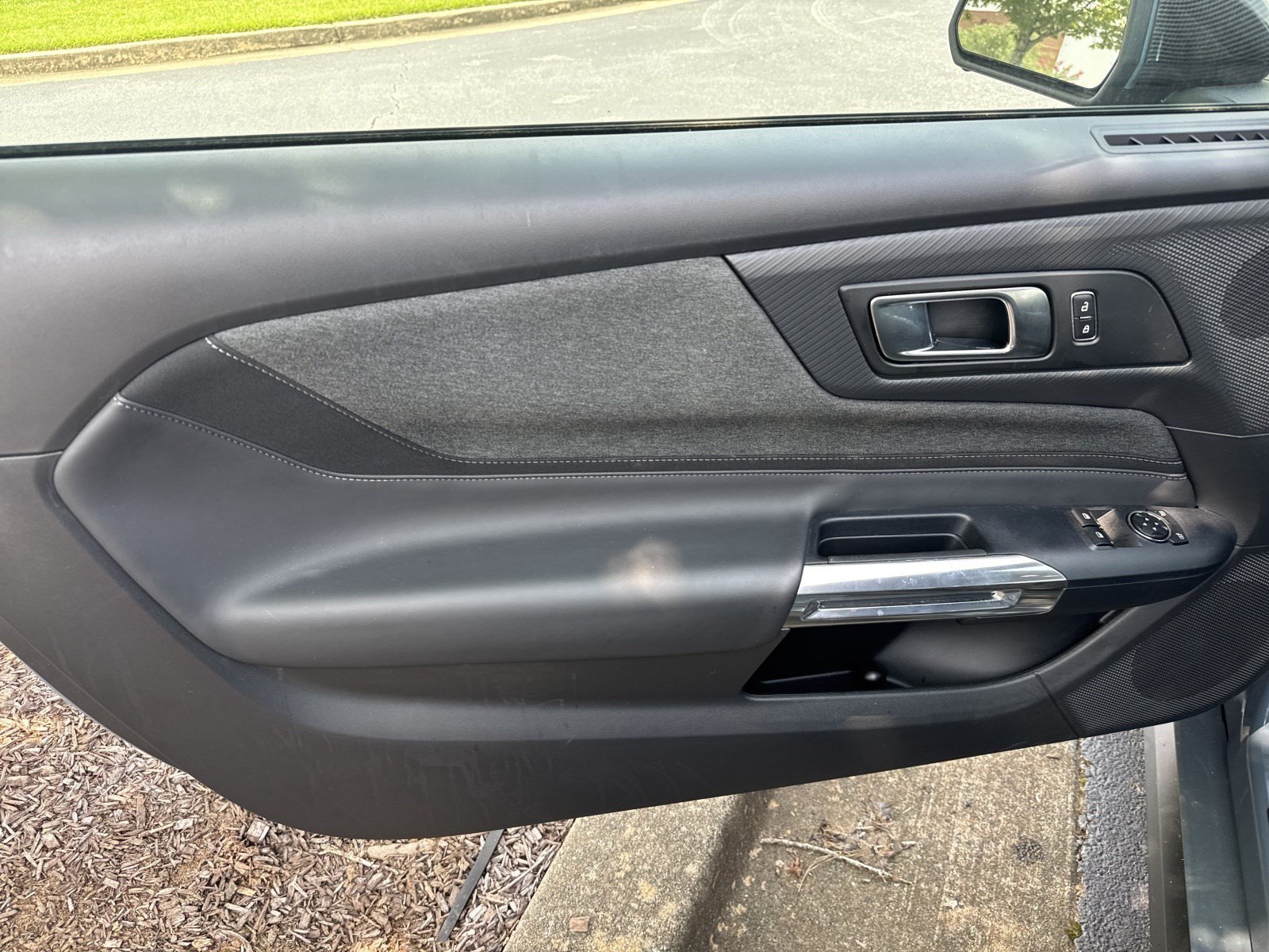 Used 2025 Ford Mustang Coupe RWD image 10