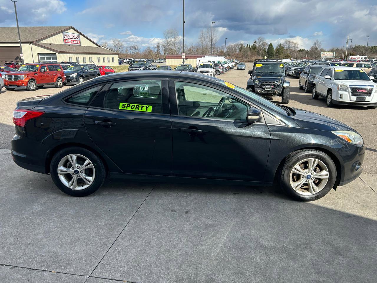 Used 2014 Ford Focus SE w/ SE Winter Package image 4