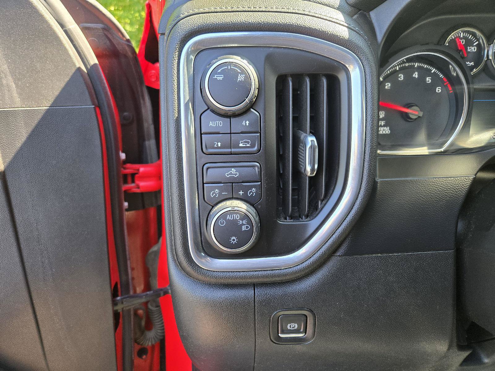 Used 2019 Chevrolet Silverado 1500 LT w/ All-Star Edition AWD/4WD image 15
