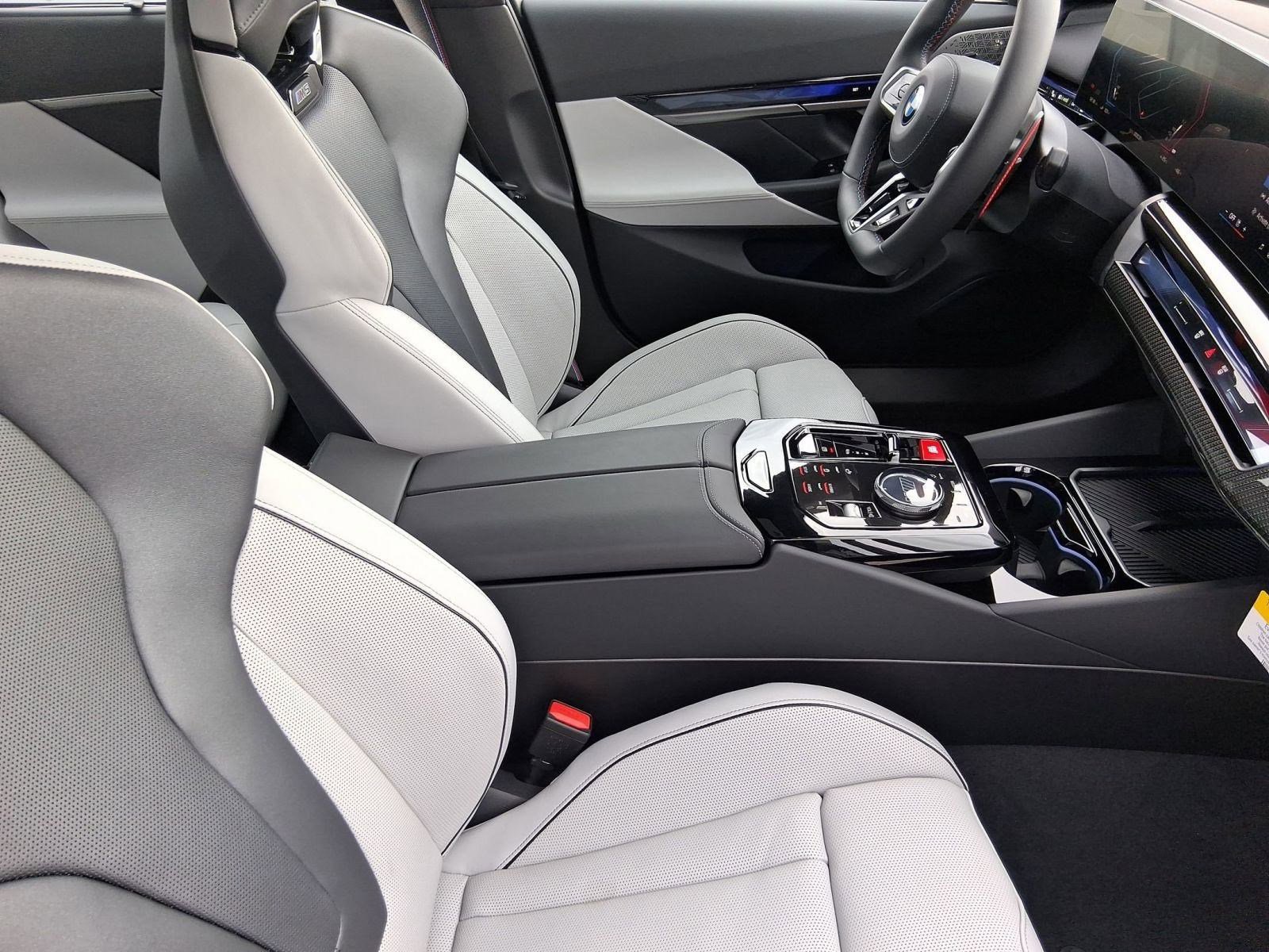 New 2026 BMW M5 w/ Executive Package AWD/4WD image 31