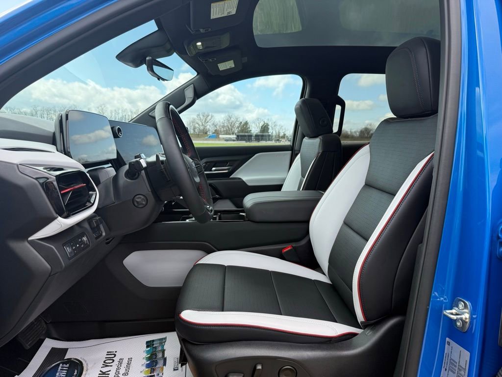 Used 2025 Chevrolet Silverado EV RST image 31