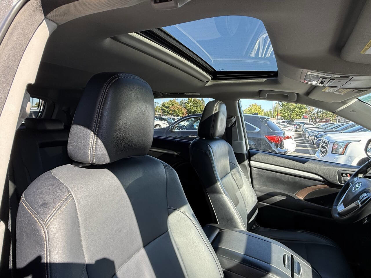 Used 2017 Toyota Highlander XLE image 22