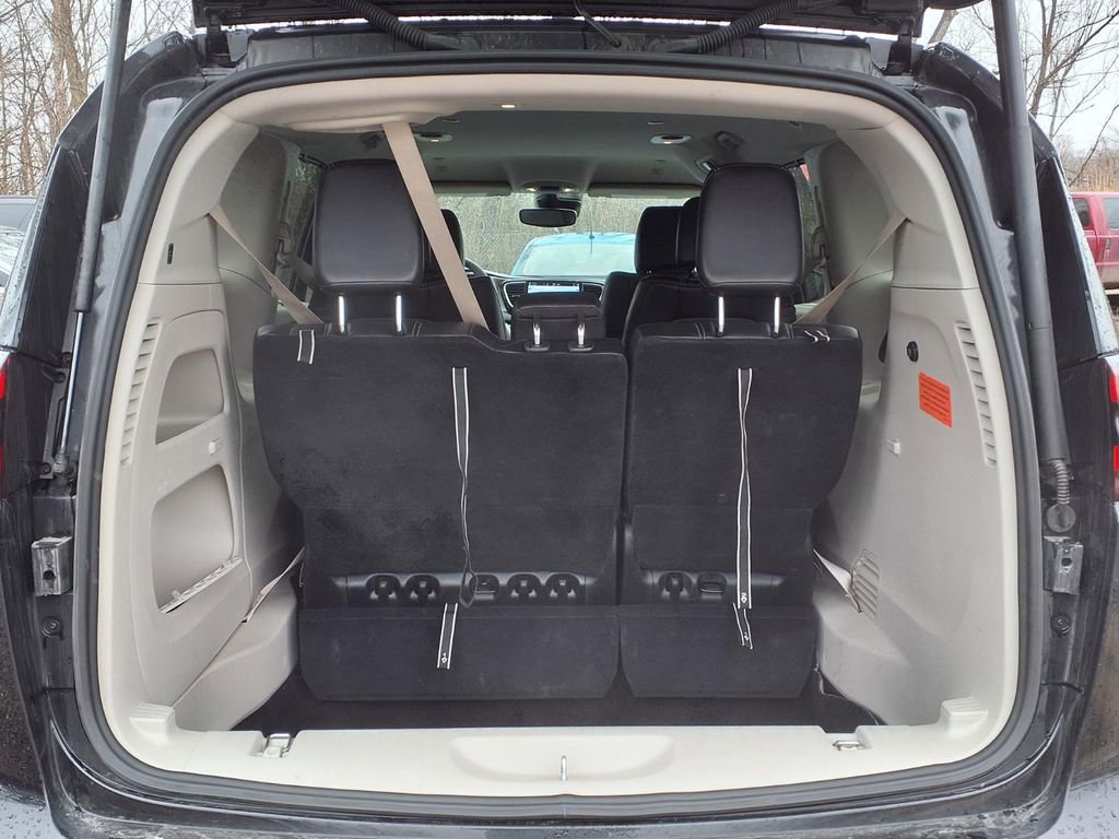 Used 2024 Chrysler Pacifica Touring-L image 10