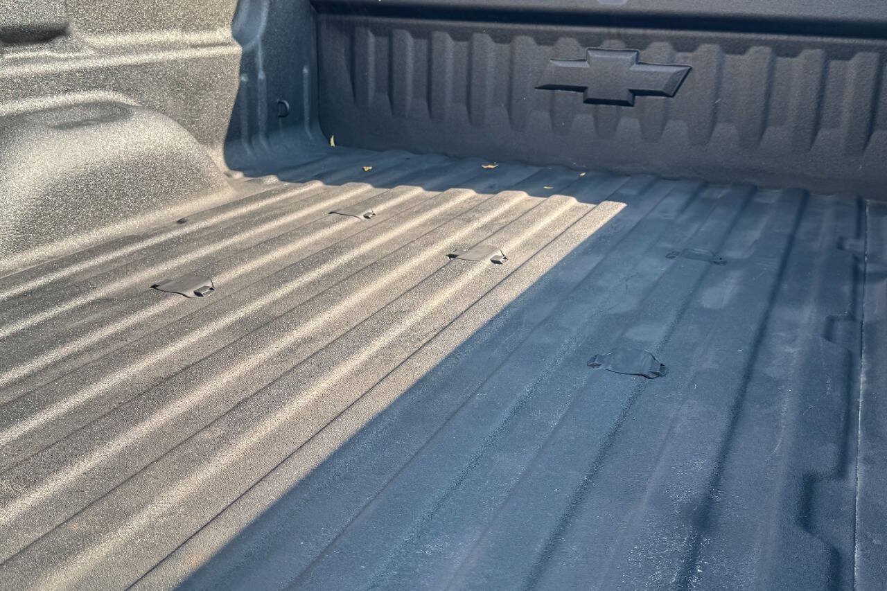Used 2018 Chevrolet Silverado 2500 LT w/ Midnight Edition AWD/4WD image 18