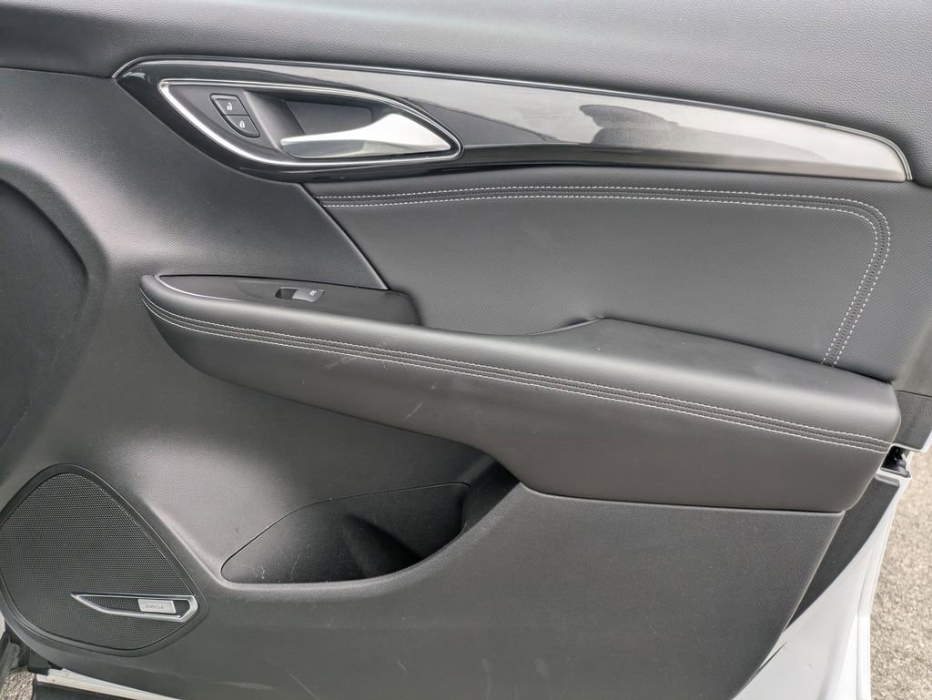 Used 2025 Buick Envision Preferred image 34