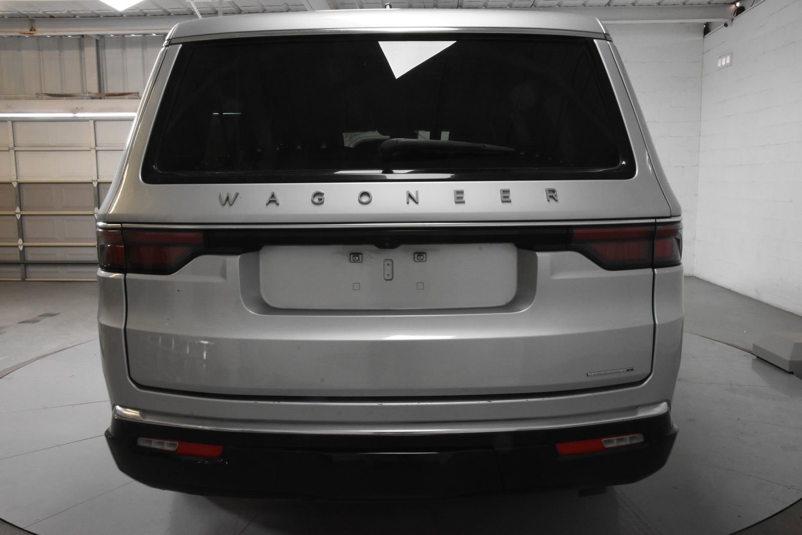 Used 2024 Jeep Wagoneer L Series II RWD image 10