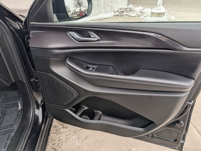 Used 2023 Jeep Grand Cherokee Altitude image 31