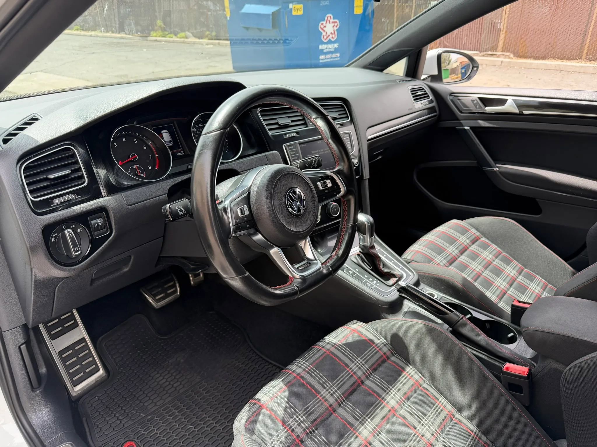 Used 2017 Volkswagen GTI S FWD image 12