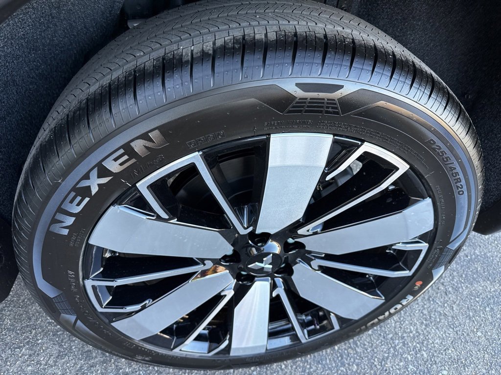 New 2025 Mitsubishi Outlander SE image 10