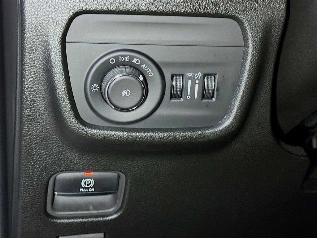 Used 2024 Jeep Grand Cherokee Limited w/ Trailer Tow Package AWD/4WD image 9