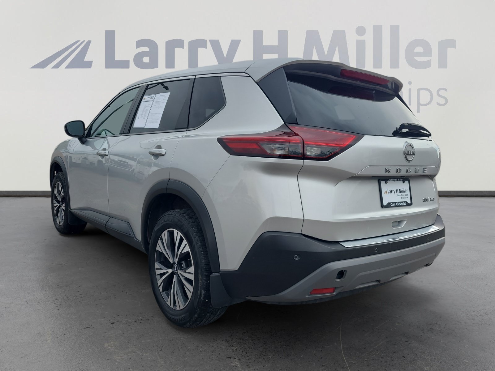 Used 2023 Nissan Rogue SV AWD/4WD image 3