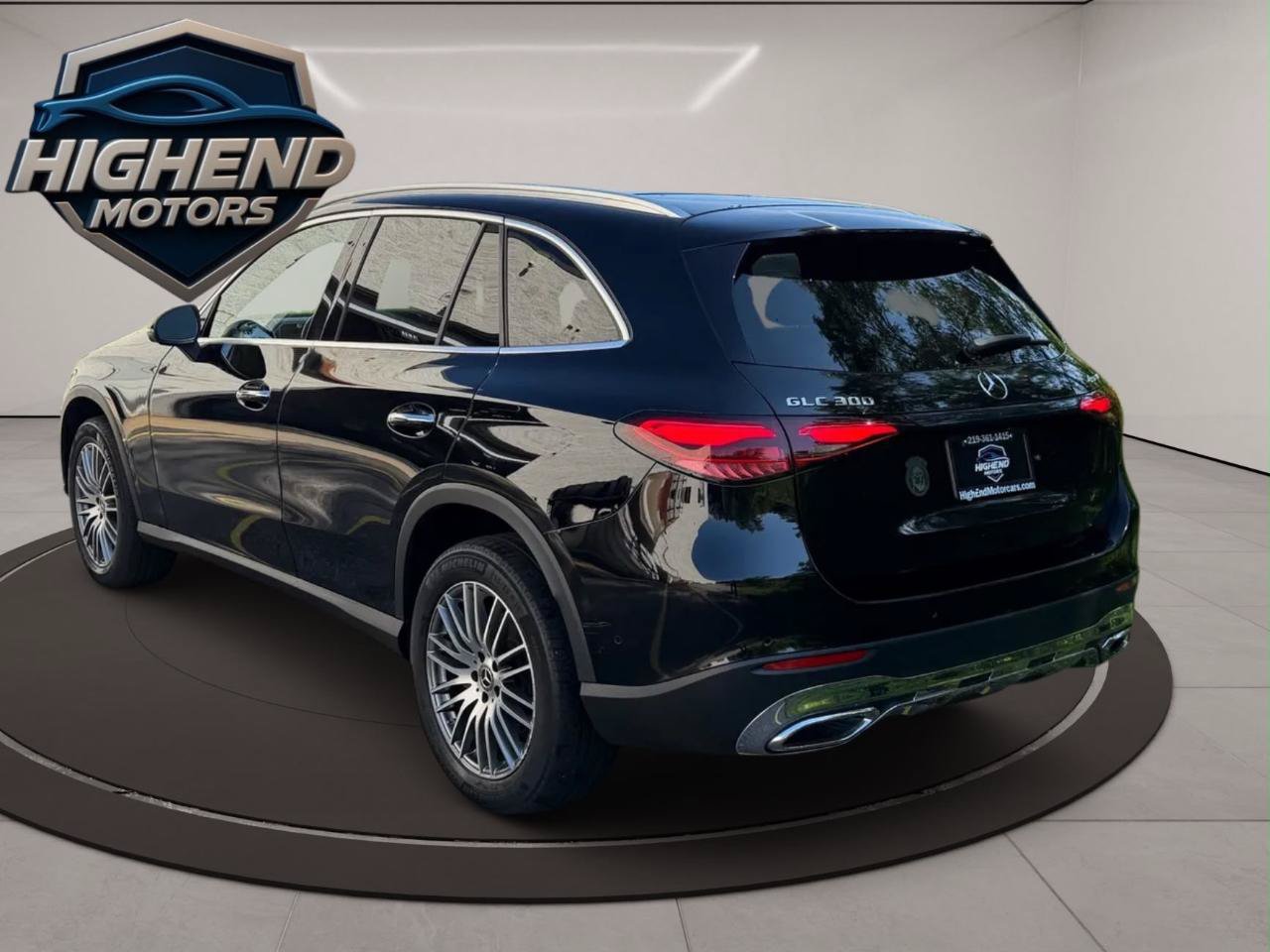 Used 2024 Mercedes-Benz GLC 300 4MATIC image 4