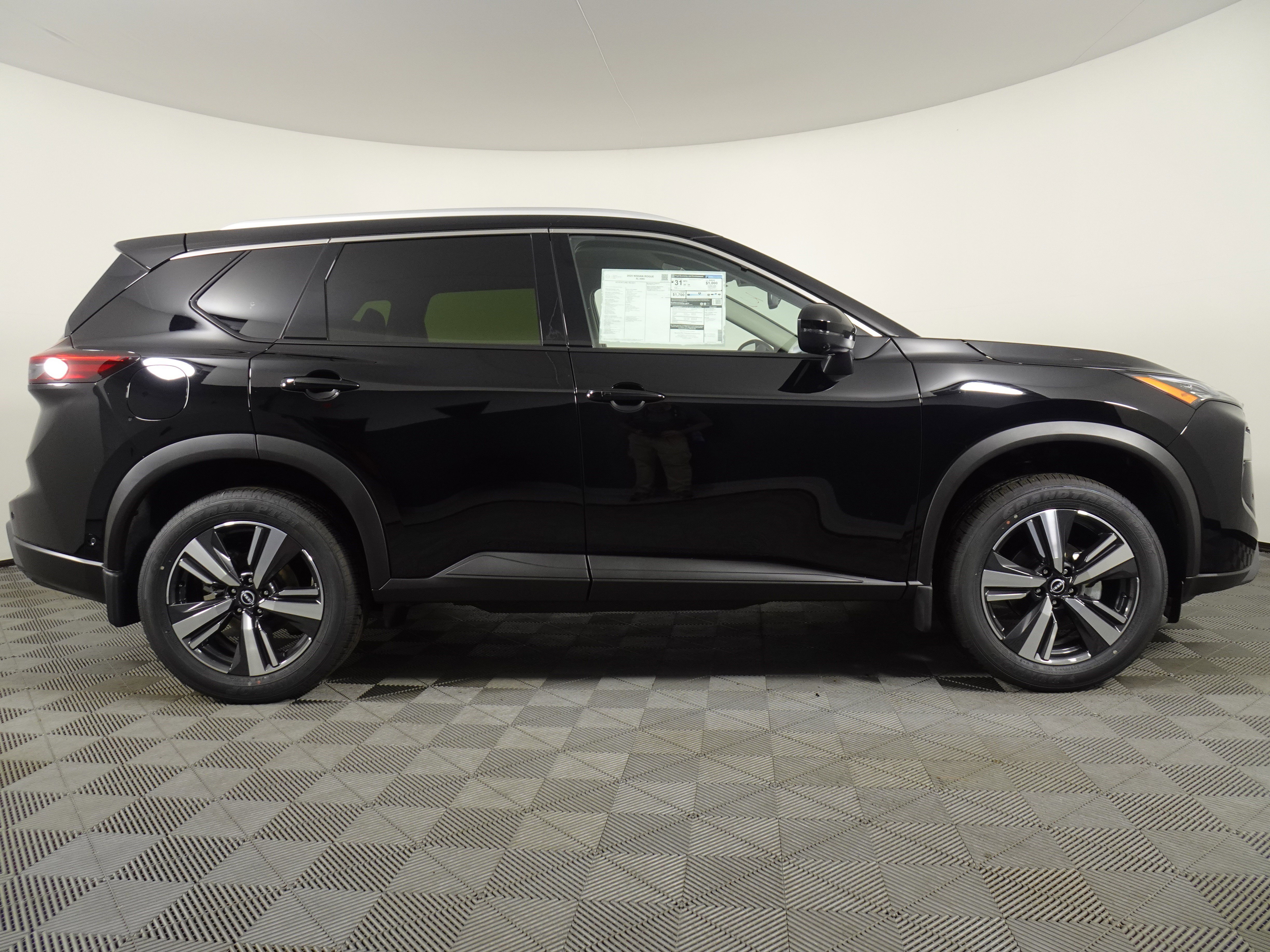 New 2025 Nissan Rogue SL image 2