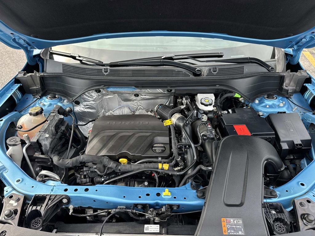 Used 2025 Chevrolet Trax RS image 3