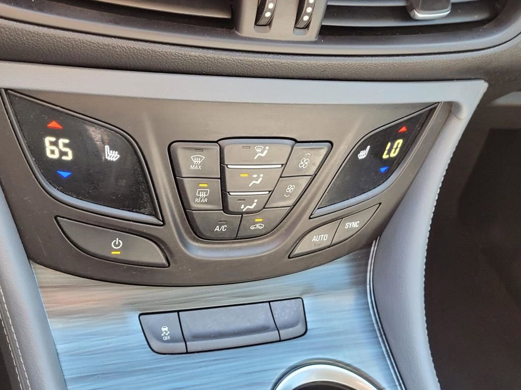 Used 2020 Buick Envision Essence image 26