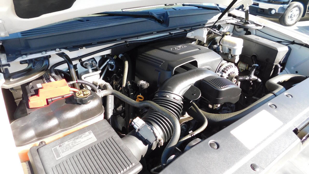 Used 2013 Chevrolet Suburban LTZ image 40