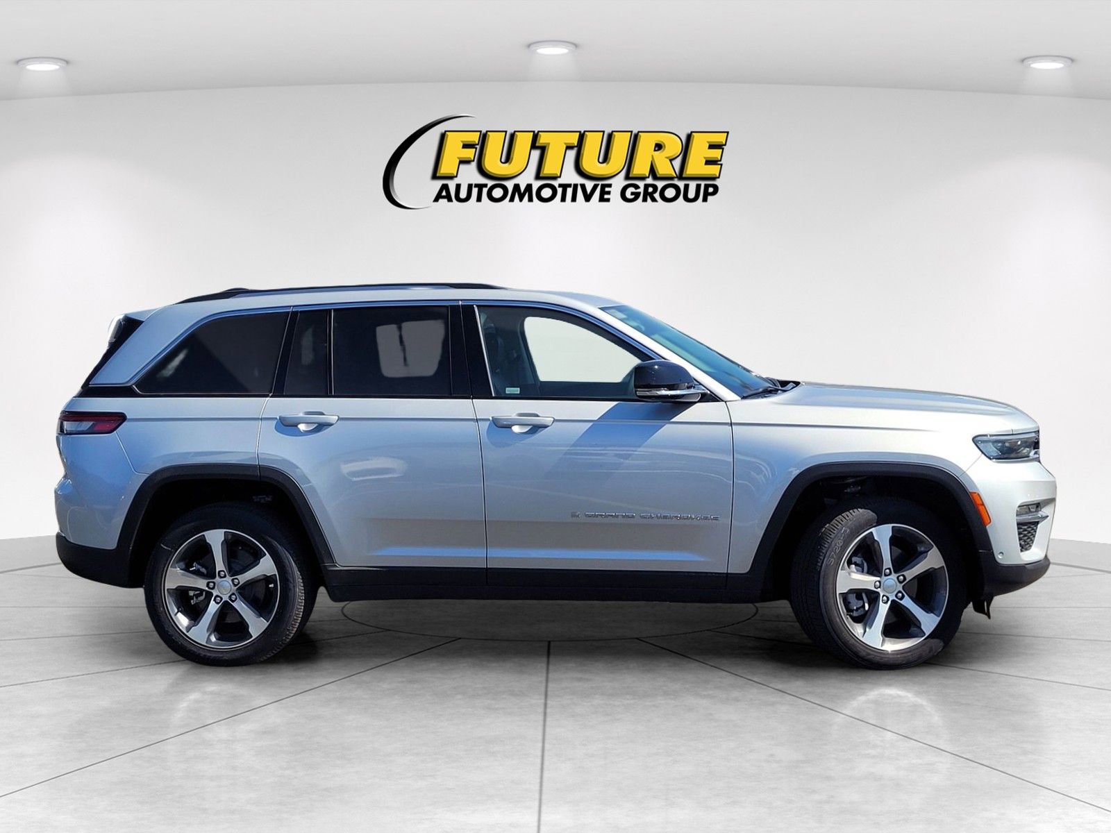 New 2024 Jeep Grand Cherokee Limited 4xe w/ Luxury Tech Group II image 3