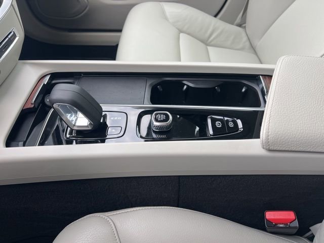 Used 2022 Volvo S60 B5 Momentum w/ Premium Package image 15