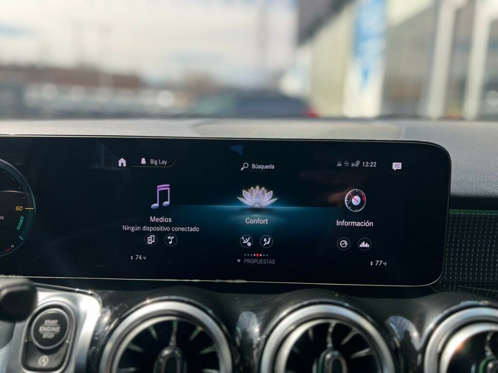 Used 2023 Mercedes-Benz GLB 250 4MATIC image 23