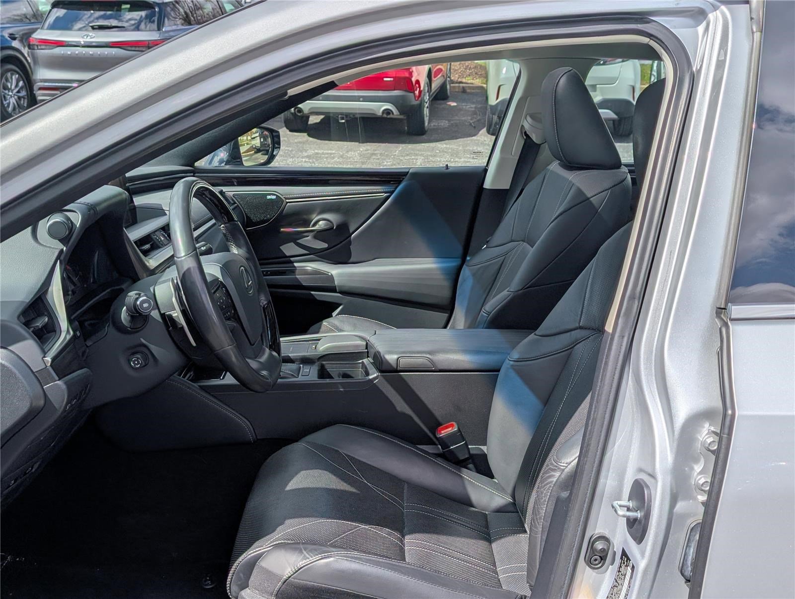 Used 2019 Lexus ES 350 Ultra Luxury w/ Accessory Package image 15