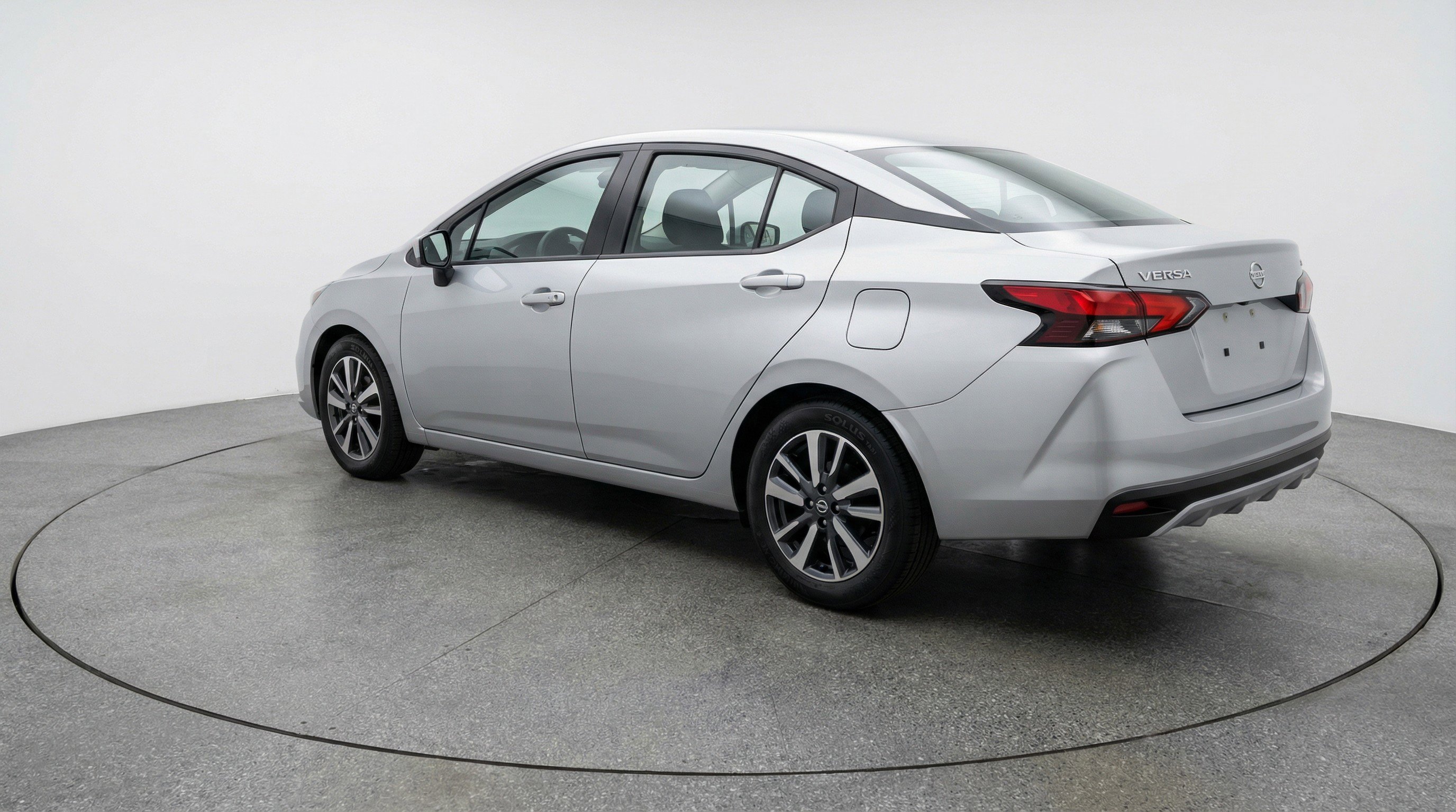 Used 2025 Nissan Versa SV image 6