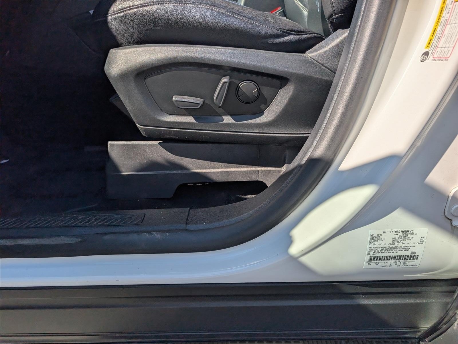Used 2020 Ford Explorer XLT w/ Equipment Group 202A AWD/4WD image 22
