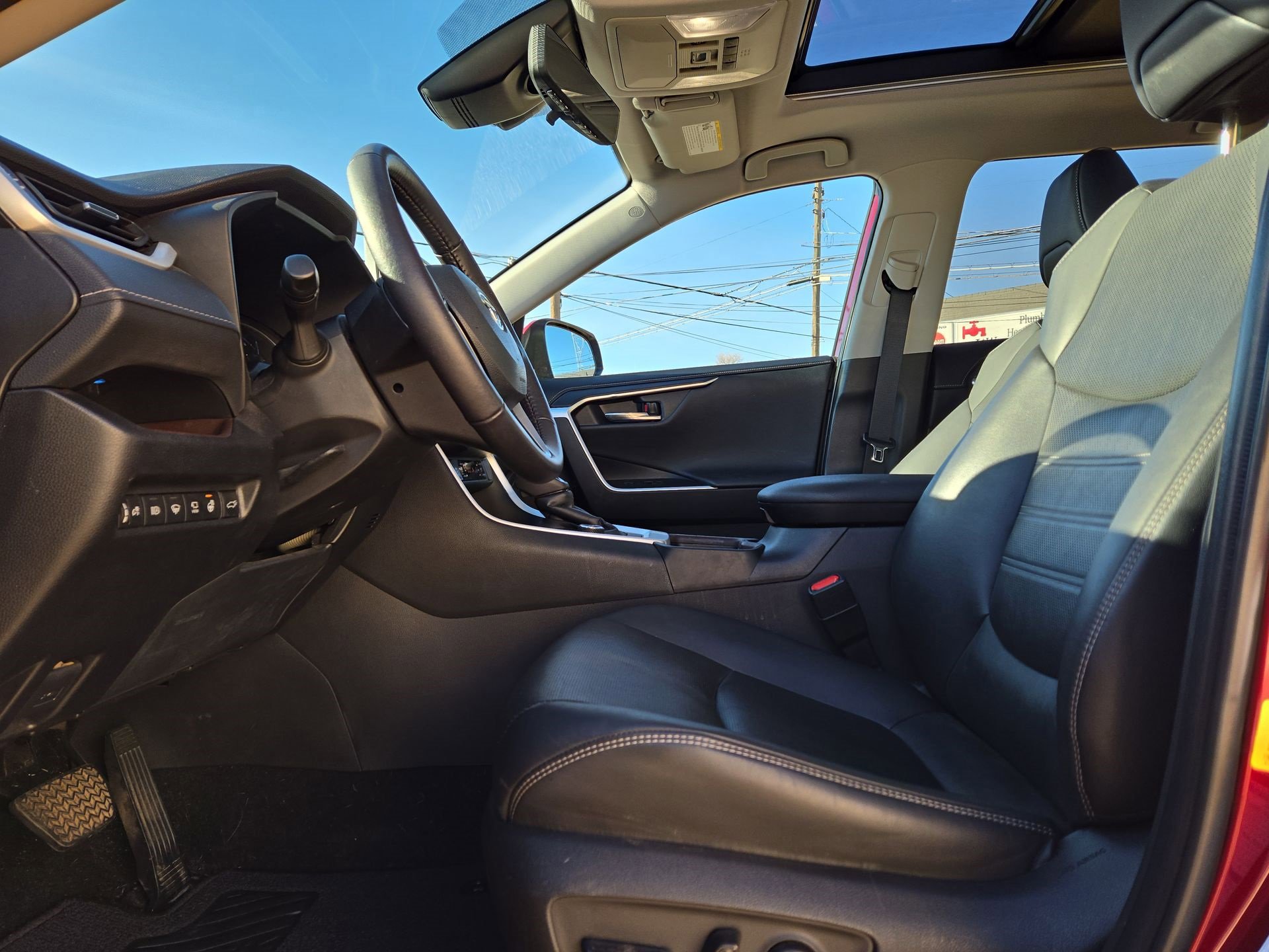 Used 2022 Toyota RAV4 Limited image 16