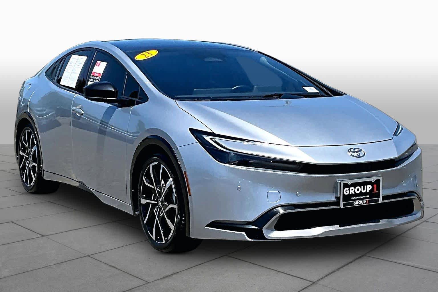 Used 2023 Toyota Prius Prime Premium FWD image 2