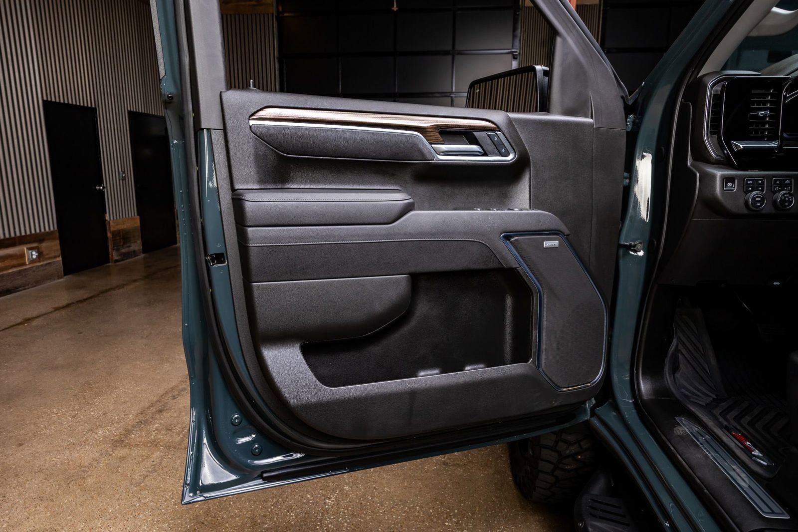 Used 2025 Chevrolet Silverado 1500 LT Trail Boss w/ Convenience Package II image 37