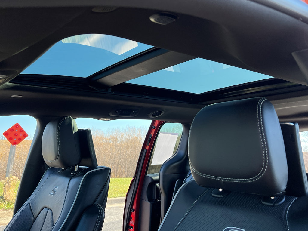 Used 2026 Chrysler Pacifica Limited w/ Uconnect Theater Family Group image 20