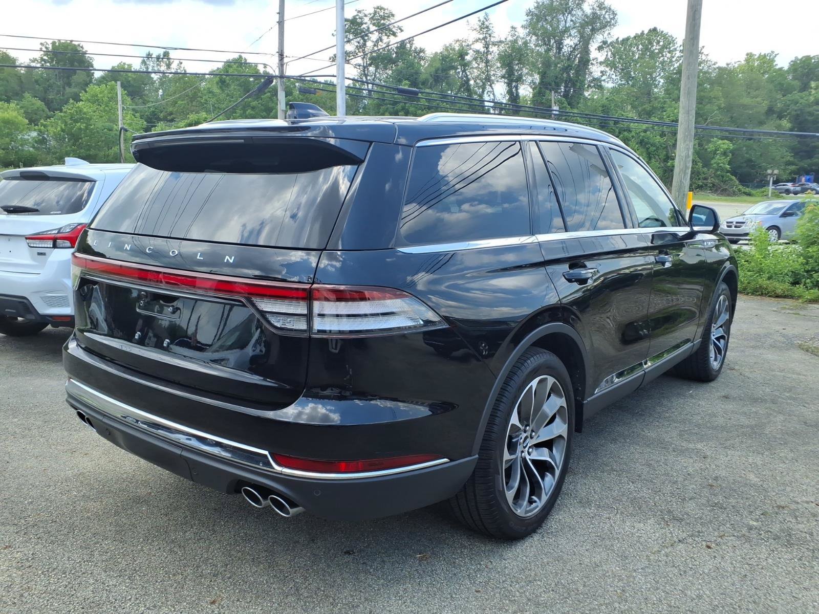 Used 2025 Lincoln Aviator Reserve w/ Illumination Package AWD/4WD image 3