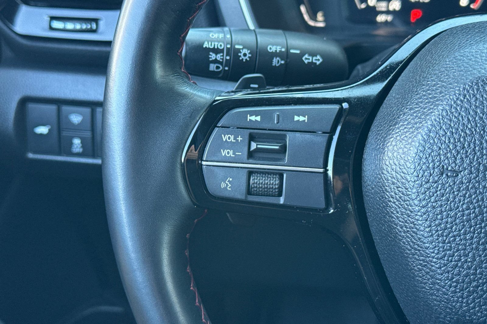 Used 2025 Honda Pilot Black Edition image 34