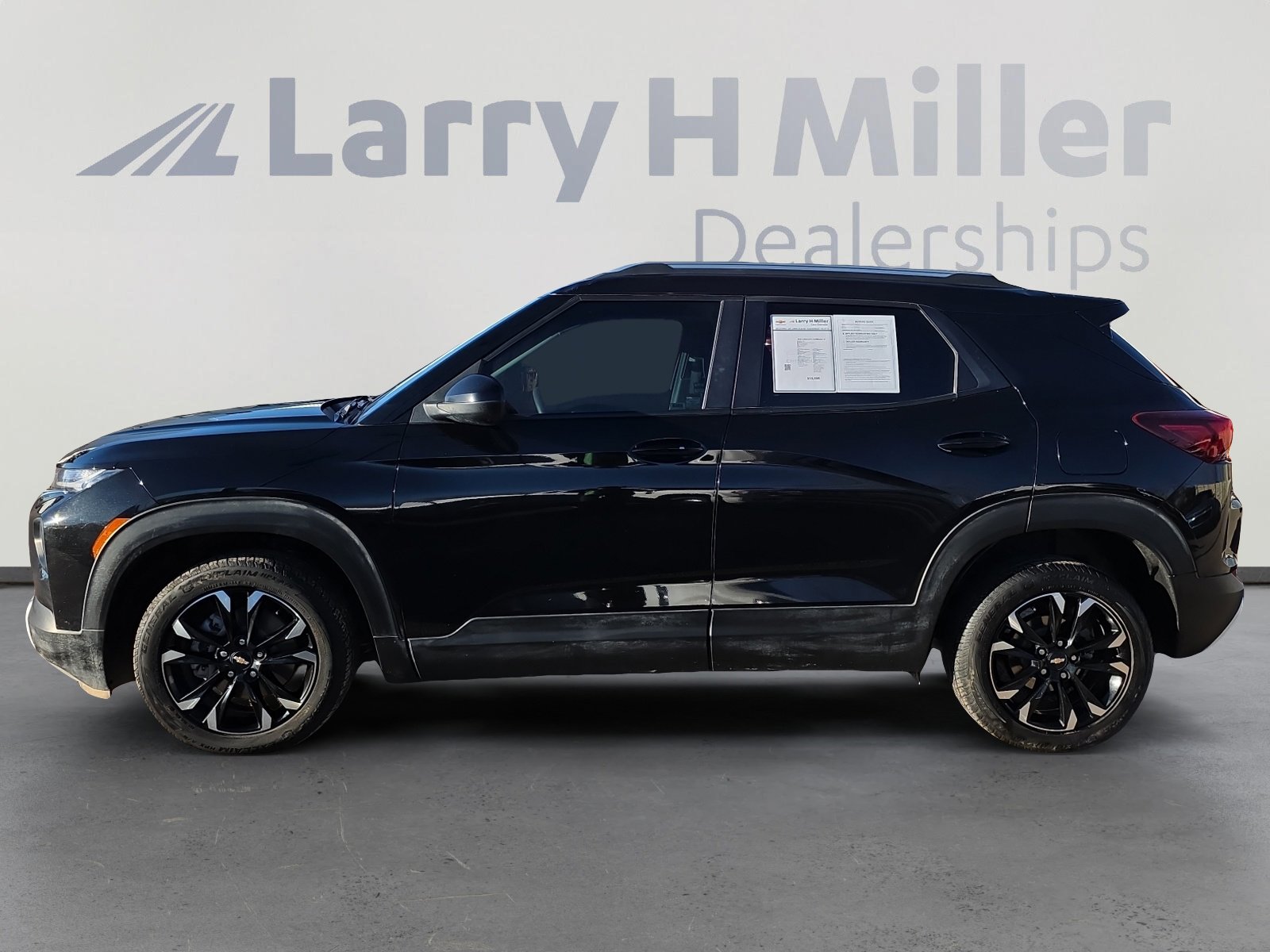 Used 2022 Chevrolet TrailBlazer LT image 2