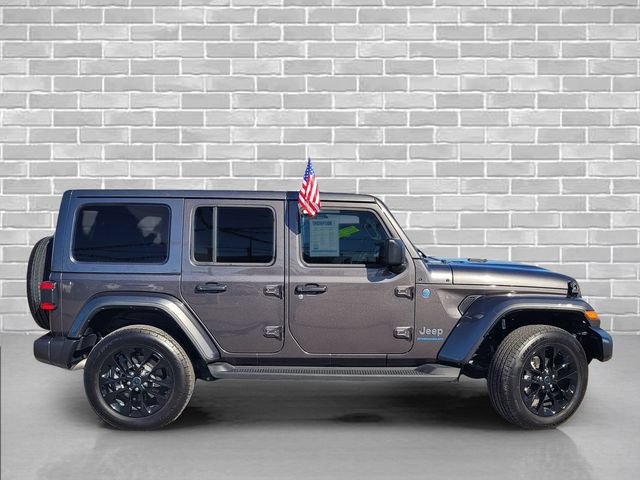 Used 2025 Jeep Wrangler Unlimited Sahara AWD/4WD image 4