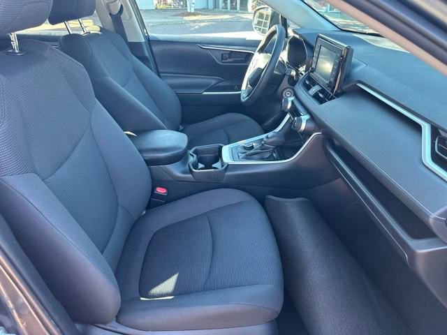 Used 2019 Toyota RAV4 LE w/ Carpet Mat Package image 24