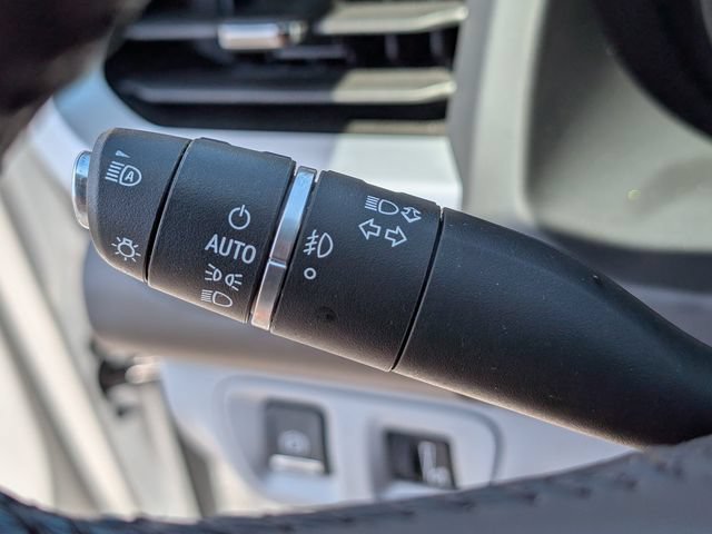 Used 2022 GMC Acadia SLT w/ Preferred Package FWD image 26