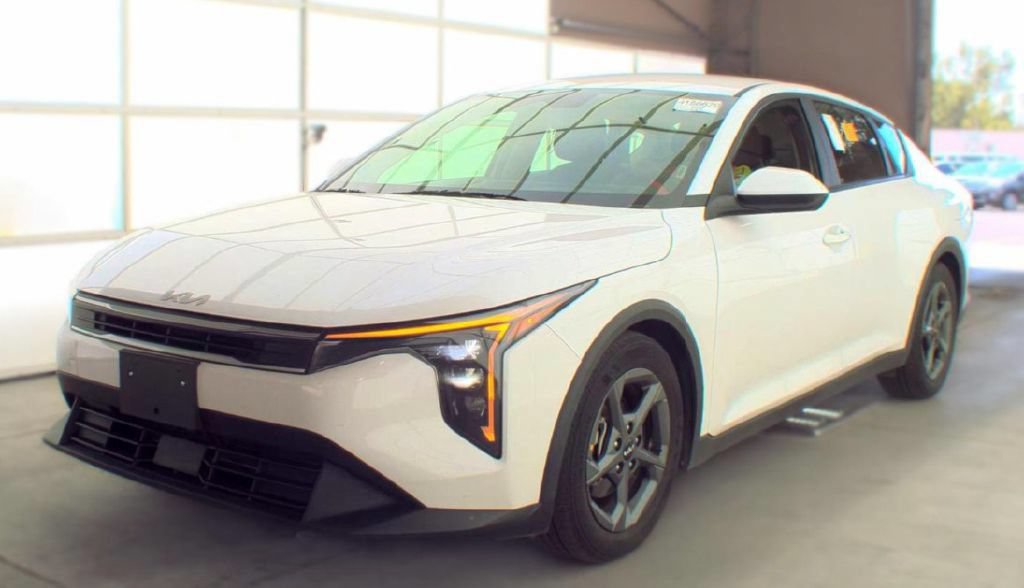 Used 2025 Kia K4 FWD image 1