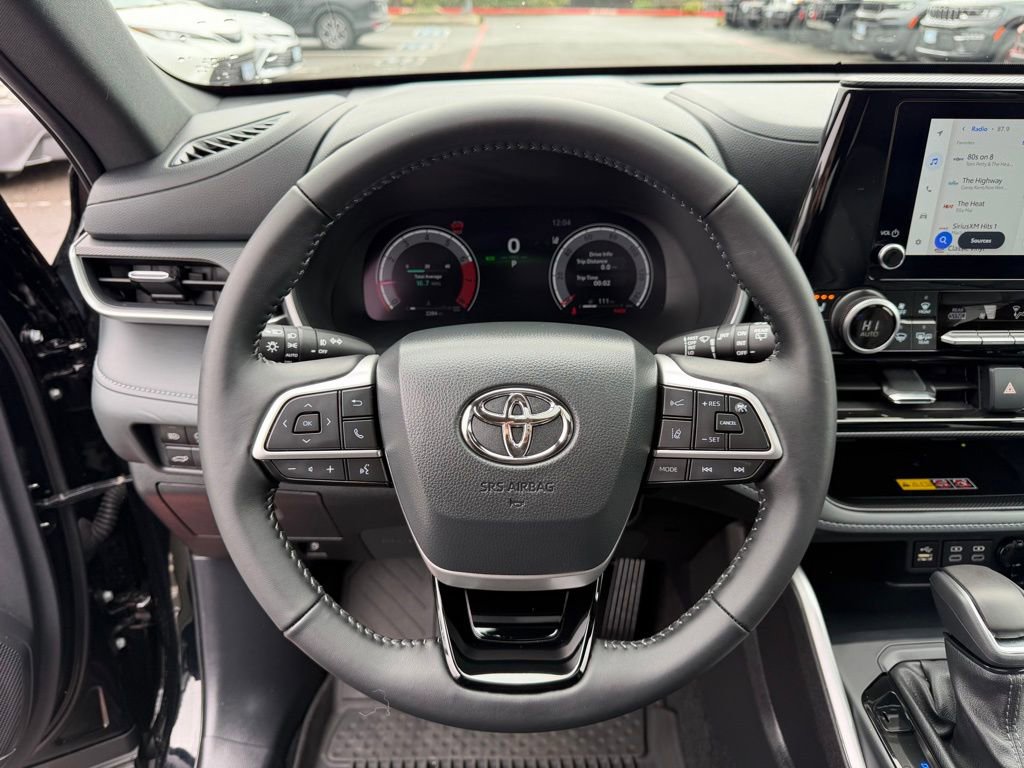 Used 2025 Toyota Highlander XSE AWD/4WD image 19