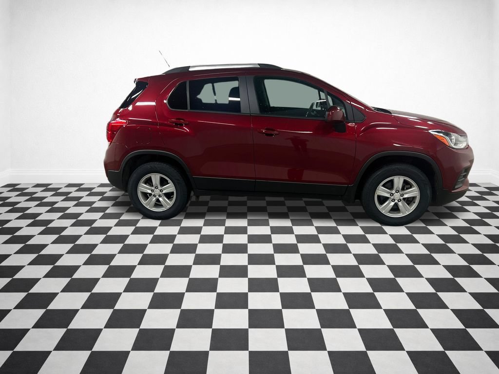 Used 2022 Chevrolet Trax LT w/ LT Convenience Package AWD/4WD image 2