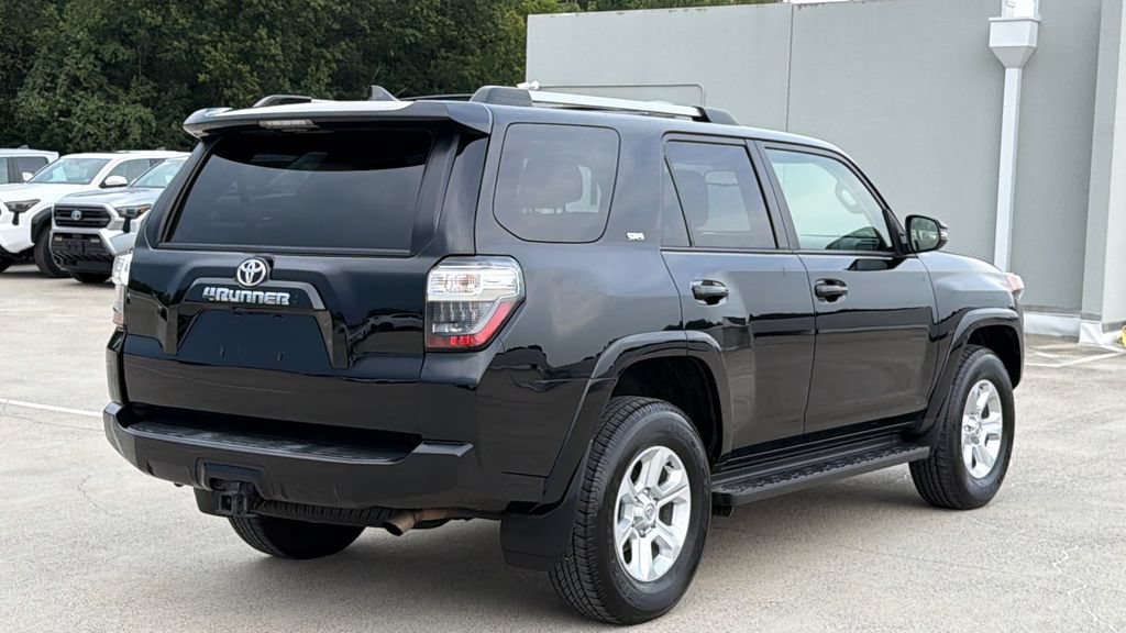 Used 2022 Toyota 4Runner SR5 Premium w/ Moonroof Package AWD/4WD image 4