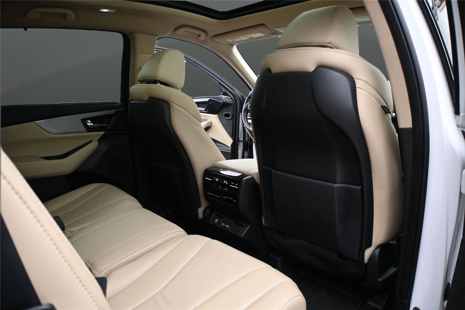 Certified 2024 Acura MDX SH-AWD w/ Technology Package image 23