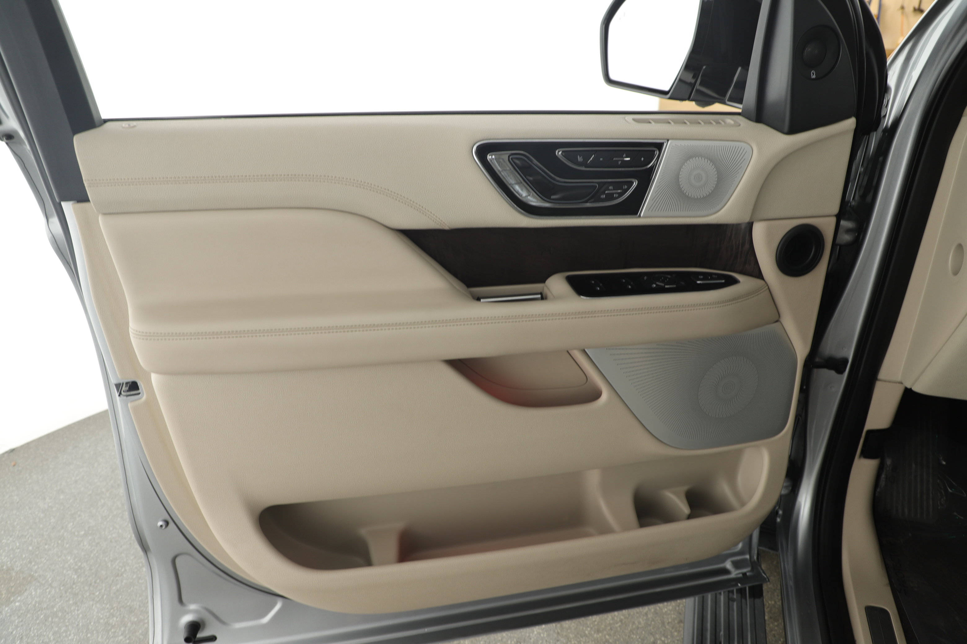 Certified 2021 Lincoln Navigator Reserve w/ Luxury Package image 8