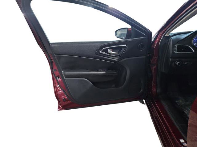 Used 2017 Chrysler 200 Limited Platinum w/ Comfort & Convenience Group image 13