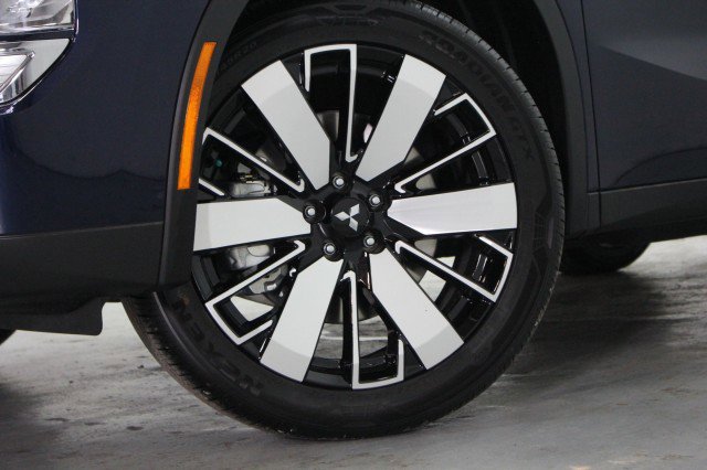 New 2026 Mitsubishi Outlander SE image 3